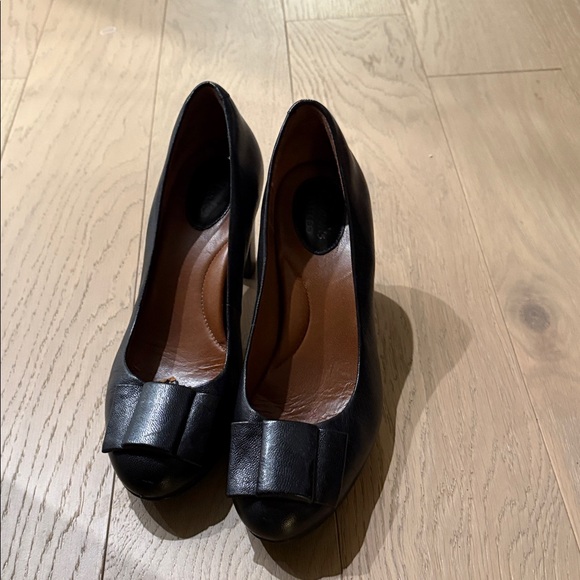Clarks Shoes - Clarks Pumps - Elegant Black Leather